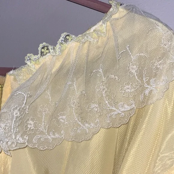 VINTAGE dress could b Cinderella costume or Charming vintage 50s 60s theme party VINTAGE dress could b Cinderella costume or Charming vintage 50s 60s theme party